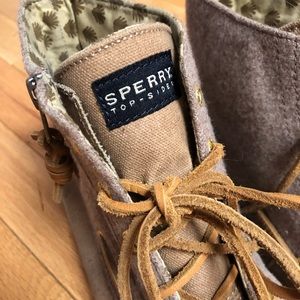 Women’s size 10 High Top Sperrys